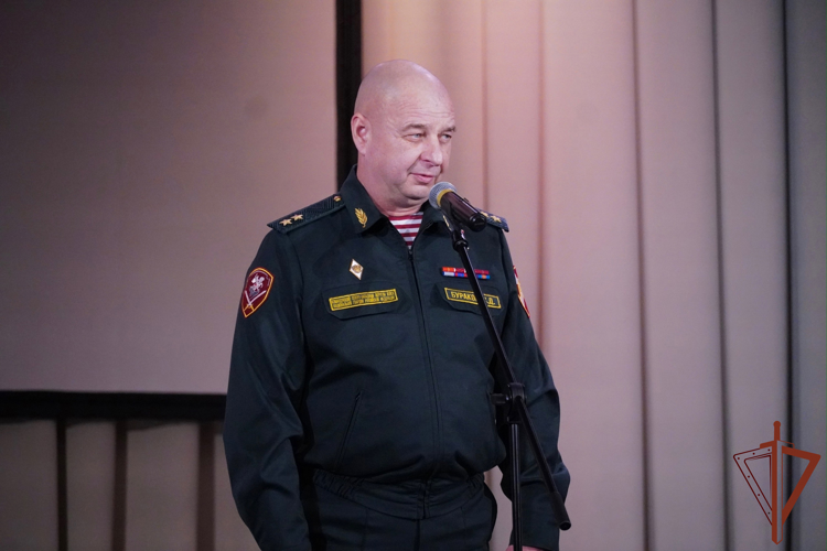 Командующий Северо-Западным округом  Росгвардии поздравил с наступающим Новым годом детей росгвардейцев - участников СВО