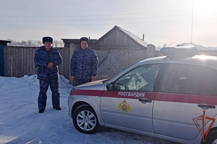Росгвардейцы спасли пострадавшего при пожаре в Бурятии