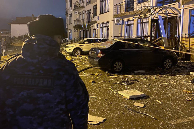 В Сириусе военнослужащие Росгвардии взяли под круглосуточную охрану дом на улице Трубачева 