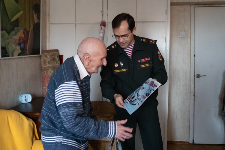 Росгвардия поздравила ветерана Великой Отечественной войны со 101-летием