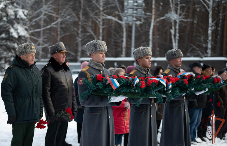 Росгвардия приняла участие в памятных мероприятиях ко Дню неизвестного солдата на Урале
