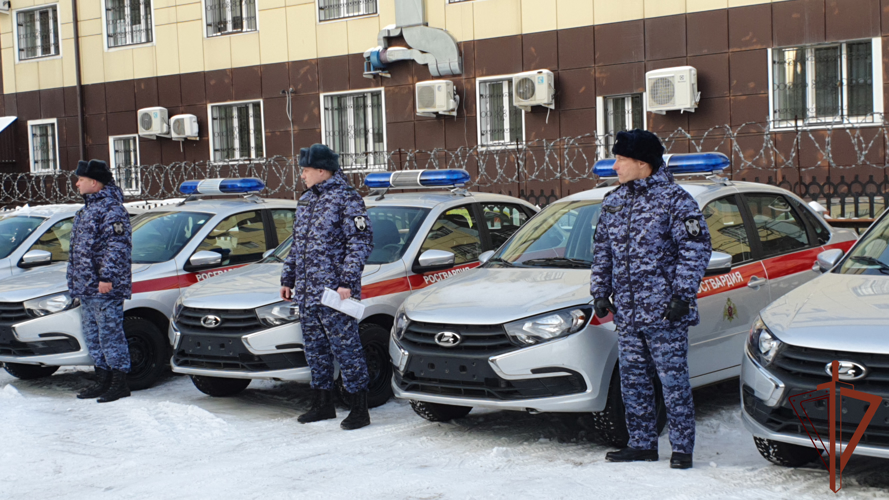 Росгвардейцам вручили ключи от новых автомобилей в Тюменской области