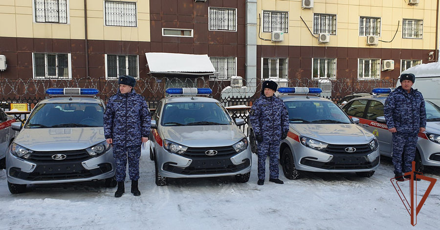 Росгвардейцам вручили ключи от новых автомобилей в Тюменской области