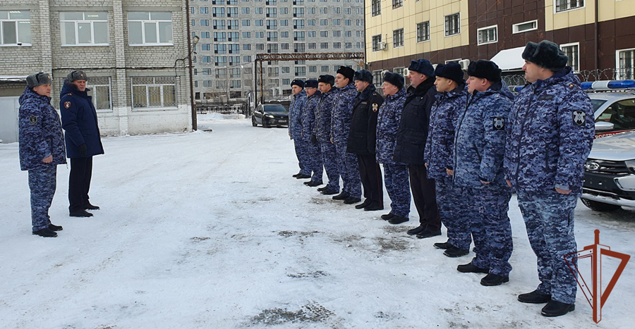 Росгвардейцам вручили ключи от новых автомобилей в Тюменской области