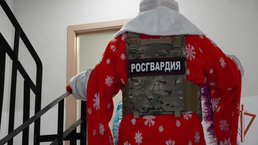 Дед Мороз специального назначения Росгвардии посетил Нарьян-Мар