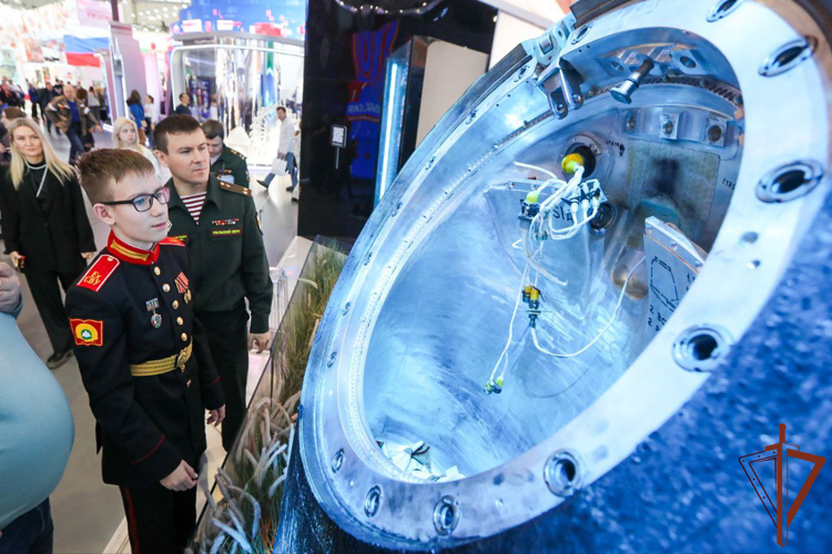 Дети военнослужащих и сотрудников Росгвардии посетили выставку «Россия» (ВИДЕО)