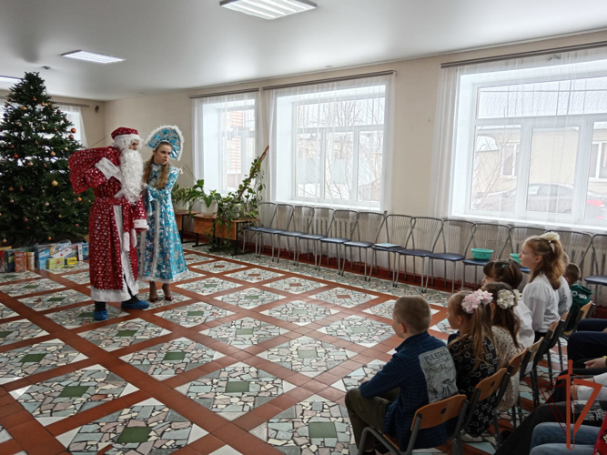 Росгвардейцы провели акцию «Дед Мороз специального назначения» в Тамбовской и Воронежской областях