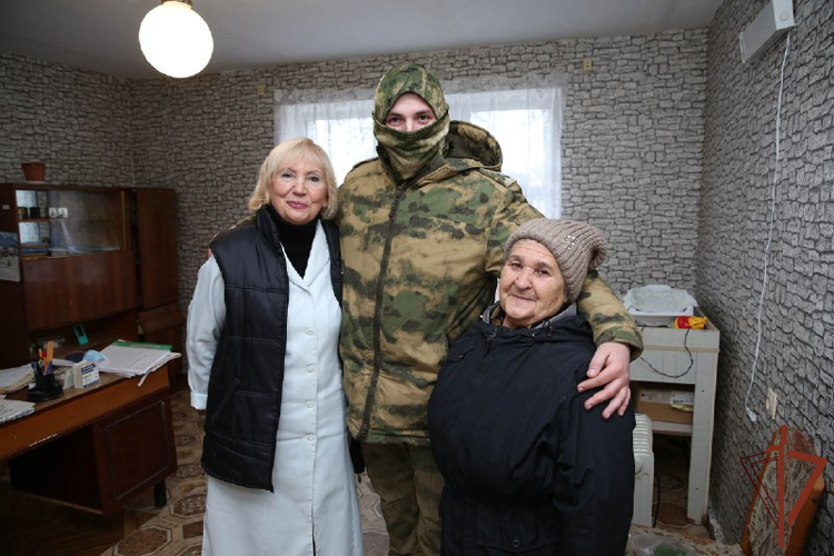 В преддверии Нового года росгвардейцы оказали адресную помощь в ДНР (видео)