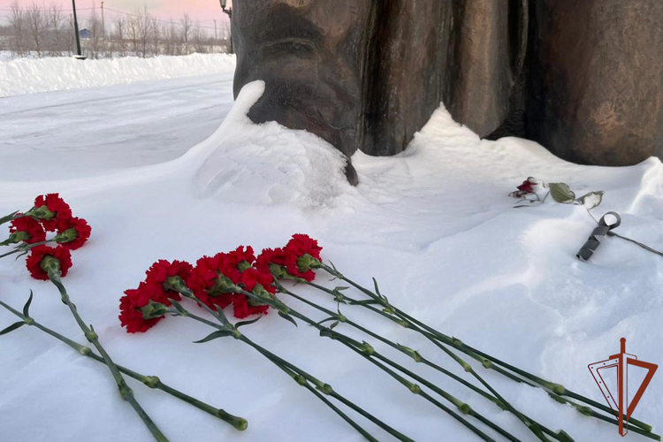 Росгвардия провела патриотические мероприятия ко Дню неизвестного солдата для подшефных кадет на Ямале