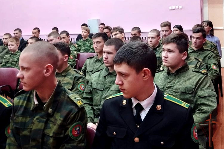Росгвардия провела патриотические и профориентационные встречи на Урале