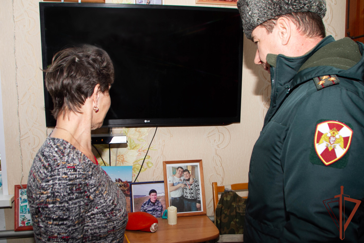Семью погибшего росгвардейца навестили в Нижнем Новгороде