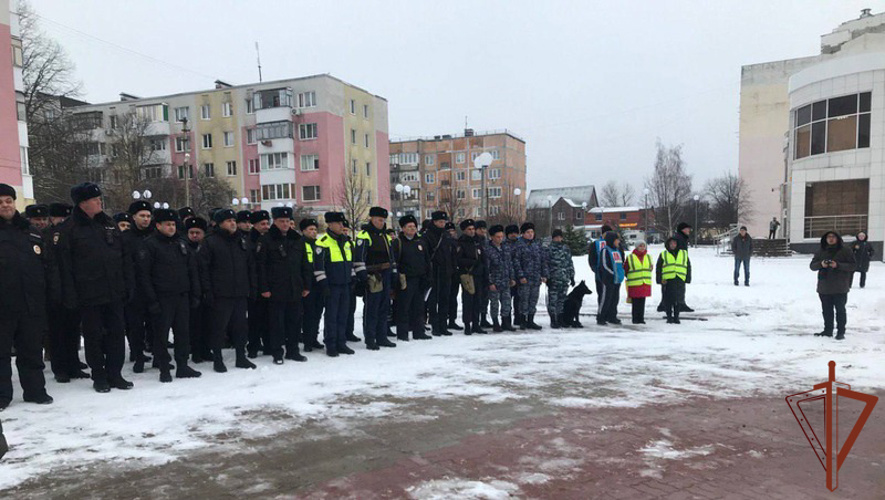 Росгвардейцы приняли участие в едином разводе на дежурство в Белгородском районе