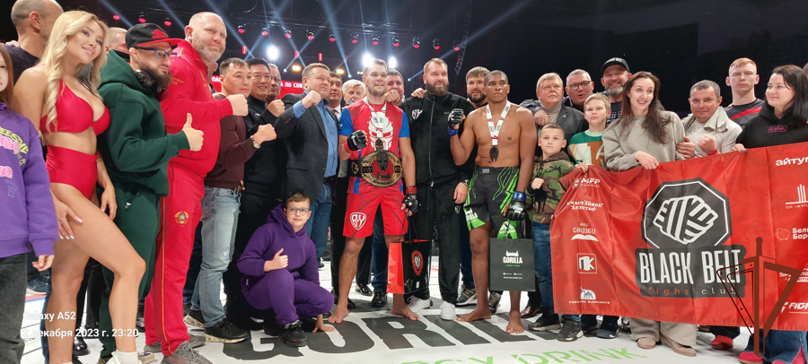 Спортсмен Росгвардии защитил титул чемпиона мира по ММА в Хабаровске