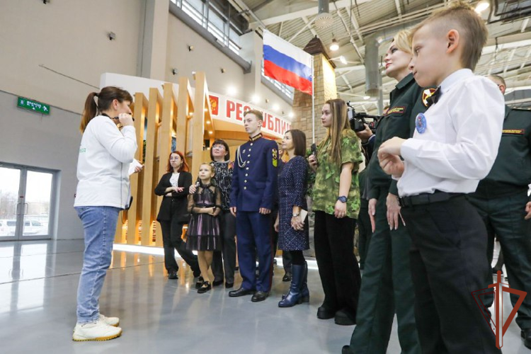 Дети военнослужащих и сотрудников Росгвардии посетили выставку «Россия» (ВИДЕО)