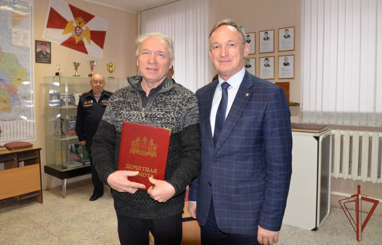 Глава региона вручил ветеранам Росгвардии почетные награды в Екатеринбурге