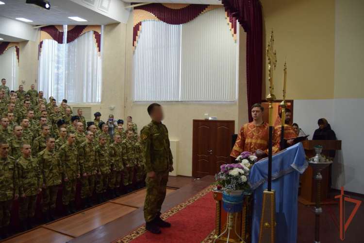 Росгвардейцы приложились к мощам Георгия Победоносца в Нижегородской области