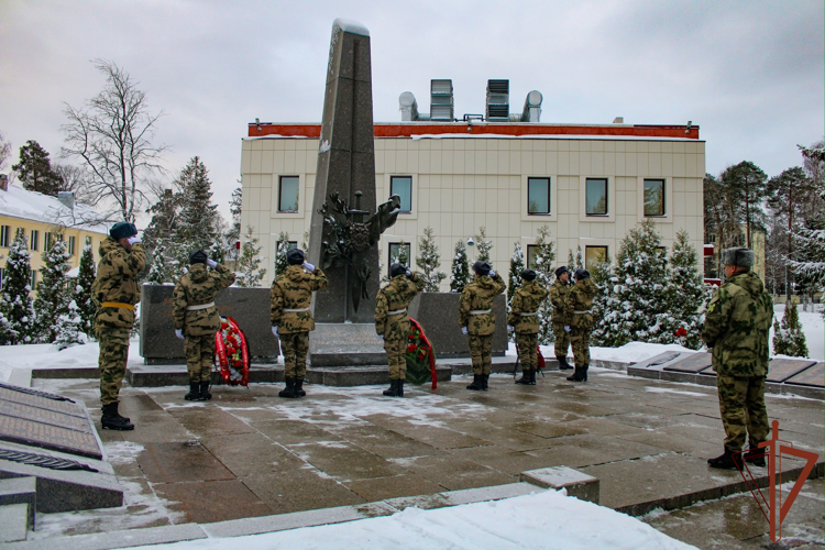 Память погибших военнослужащих почтили в бригаде оперативного назначения Росгвардии в Ленобласти
