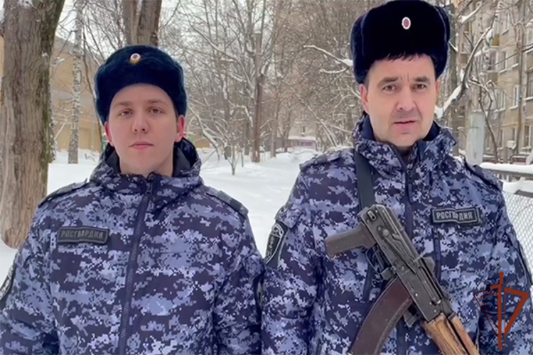 Росгвардейцы помогли мужчине с обмороженными конечностями в Москве