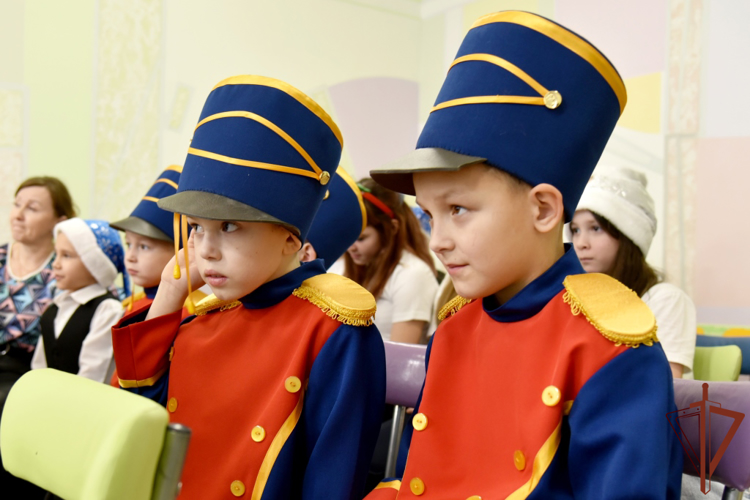 Росгвардейцы  поздравили с Новым годом воспитанников социально-реабилитационного центра в Удмуртии
