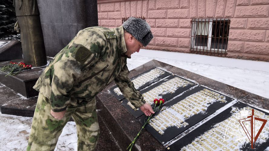 Патриотические мероприятия Росгвардии ко Дню Героев Отечества состоялись на Урале (видео)