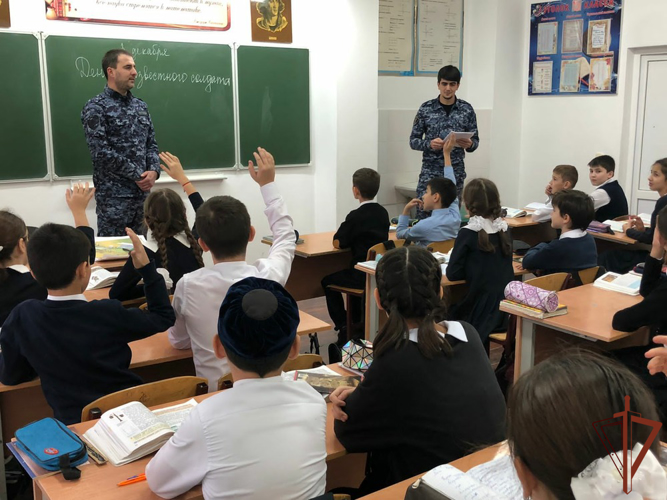 Росгвардейцы на Северном Кавказе принимают участие в торжествах, посвященных Дню Героев Отечества