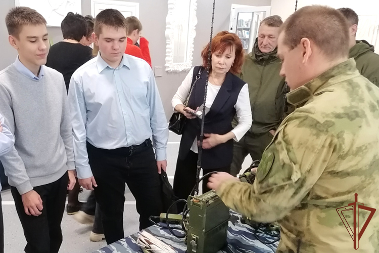 Росгвардия провела патриотические встречи с подрастающим поколением на Урале