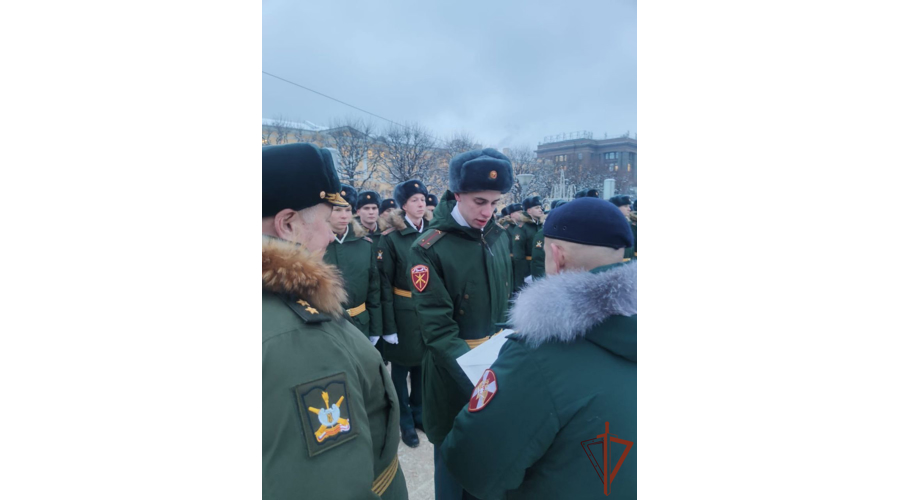 Дипломы об окончании Михайловской военной артиллерийской академии вручены офицерам Росгвардии в Санкт-Петербурге 