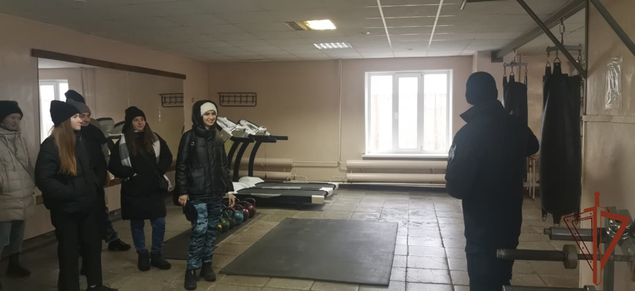 Росгвардия провела патриотические и профориентационные встречи на Урале