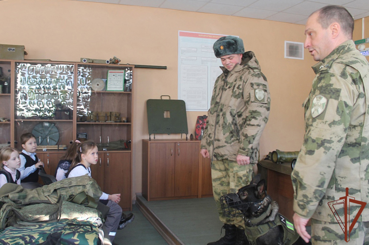Мероприятия Росгвардии по патриотическому воспитанию детей и молодёжи продолжаются в Сибири