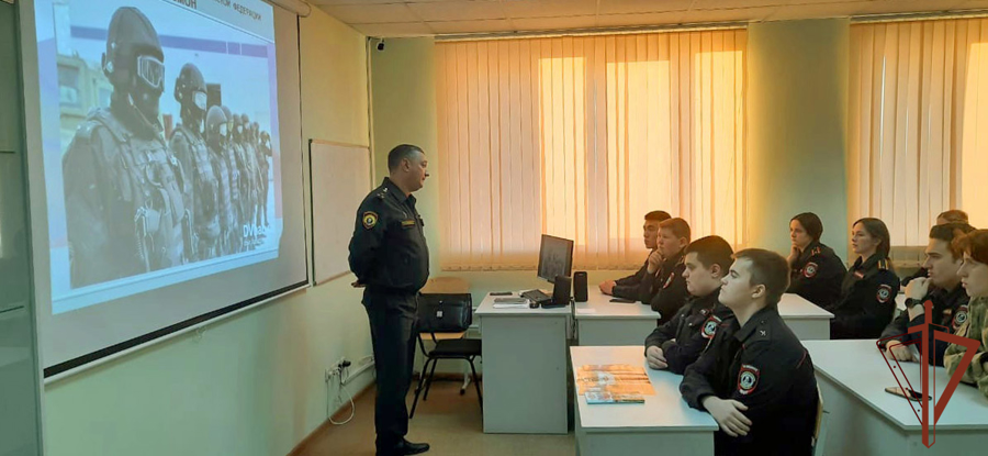 Представитель Новосибирского военного института Росгвардии встретился с будущими абитуриентами в Челябинске