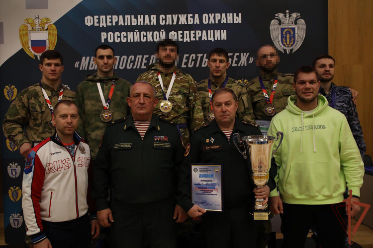 Команда Росгвардии завоевала серебро на соревнованиях по служебному единоборству