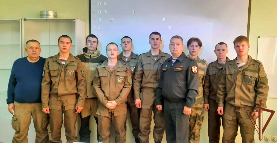 Представитель Новосибирского военного института Росгвардии встретился с будущими абитуриентами в Челябинске