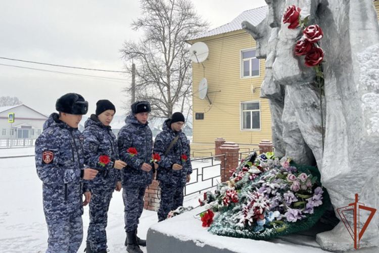 Росгвардия поддержала мероприятия ко Дню неизвестного солдата на Дальнем Востоке 