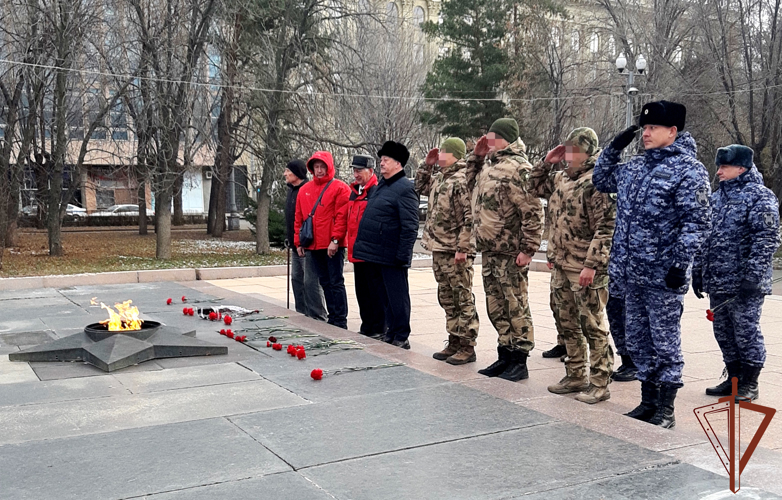 Росгвардейцы организовали мероприятия ко Дню Героев Отечества в южных регионах России