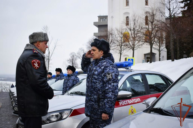 Росгвардейцам вручили ключи от новых автомобилей в Нижнем Новгороде