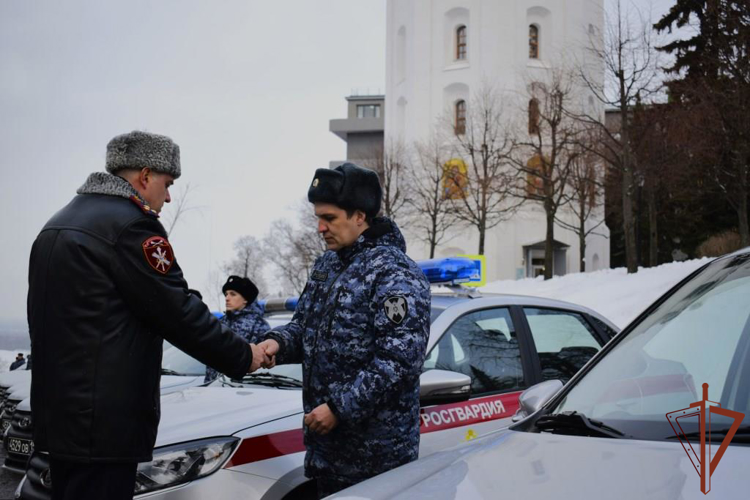 Росгвардейцам вручили ключи от новых автомобилей в Нижнем Новгороде