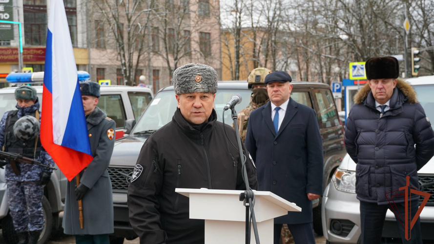   Ключи от новых патрульных автомобилей вручили сотрудникам Росгвардии в Брянске