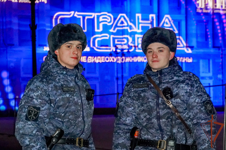 Безопасность массовых мероприятий в Санкт-Петербурге обеспечили росгвардейцы