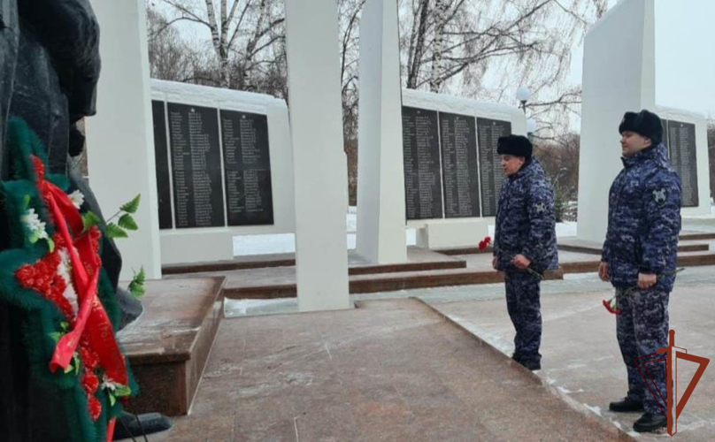 Росгвардия приняла участие в памятных мероприятиях ко Дню неизвестного солдата на Урале