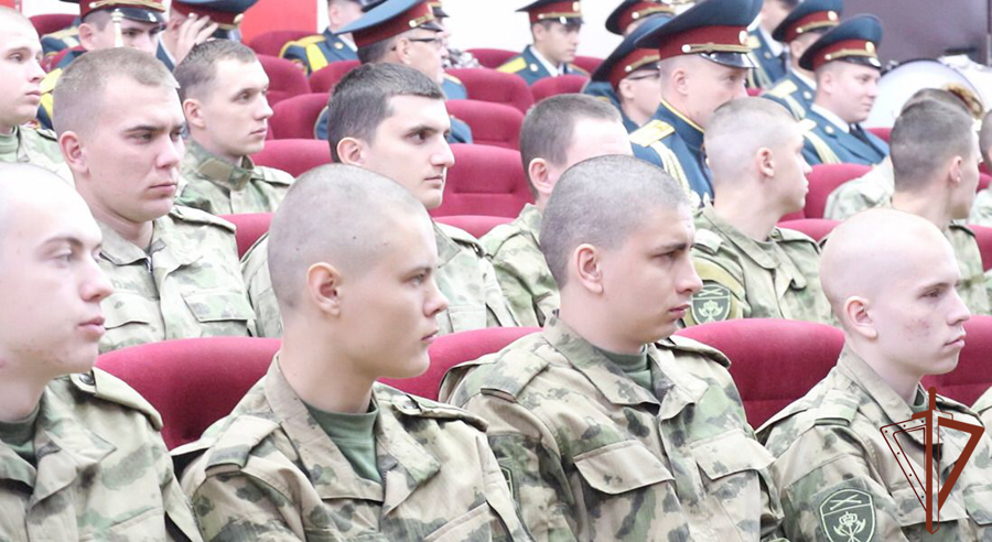 Командующий Северо-Кавказским округом Росгвардии передал госнаграду семье погибшего военнослужащего