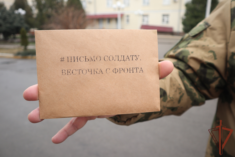 Пациентов военного госпиталя Росгвардии навестил заместитель губернатора Ростовской области