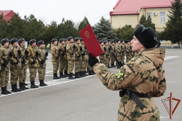 Более двухсот военнослужащих приняли присягу в подразделениях Южного округа Росгвардии