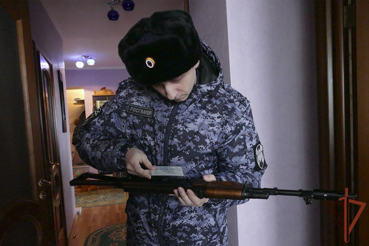 Росгвардейцы напоминают жителям Сибири, как безопасно встретить Новый Год