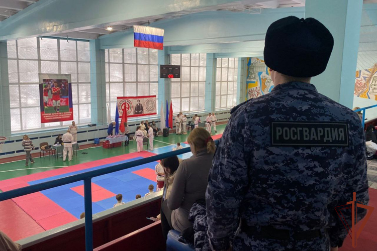 Росгвардейцы обеспечили безопасность массовых спортивных и праздничных мероприятий в Сибири
