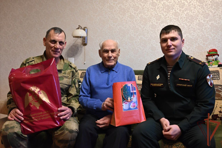 Росгвардия поздравила с наступающим Новым годом ветеранов Великой Отечественной войны 