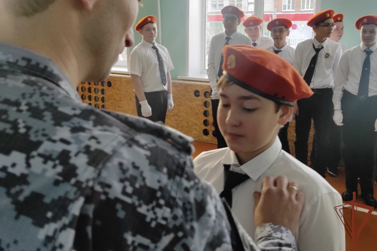 Росгвардия провела патриотические встречи с подрастающим поколением на Урале