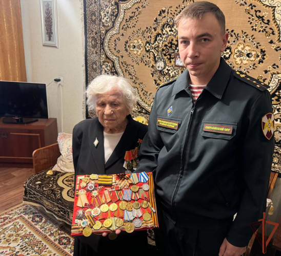 Всероссийскую акцию «С Новым годом, ветеран!» поддержали росгвардейцы в Дагестане