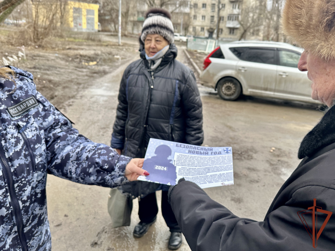 К ведомственной акции «Безопасный Новый год» присоединились росгвардейцы из Волгограда