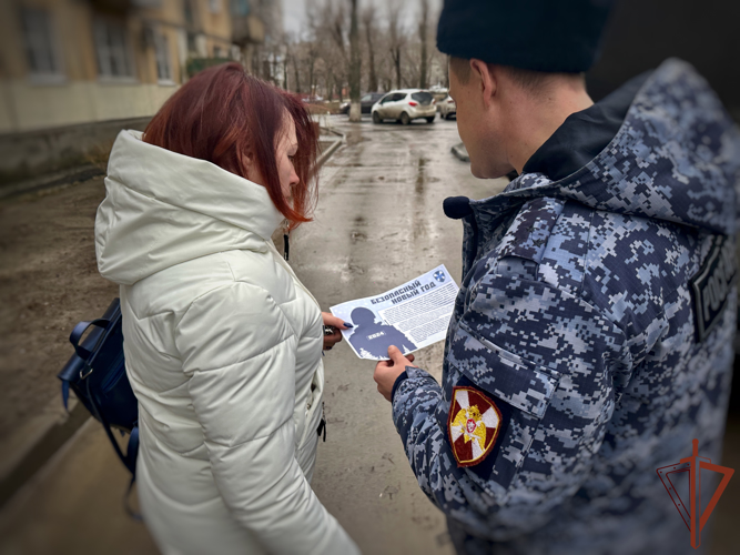 К ведомственной акции «Безопасный Новый год» присоединились росгвардейцы из Волгограда