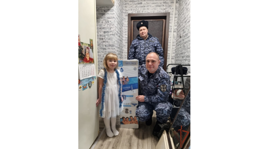 Сотрудники Центра специального назначения вневедомственной охраны Росгвардии присоединились к акции «Елка желаний»